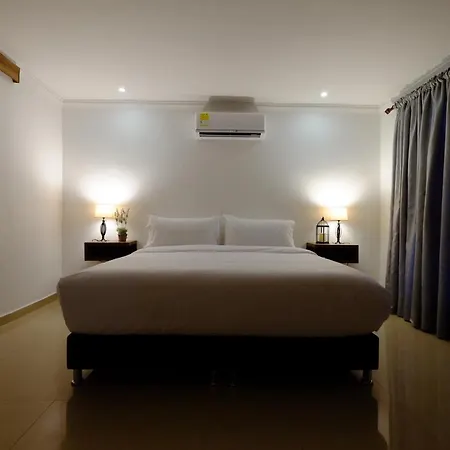 Hotel Amoek 3*